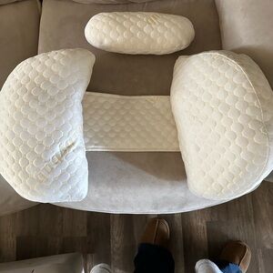 Babybubs maternity washable pillow